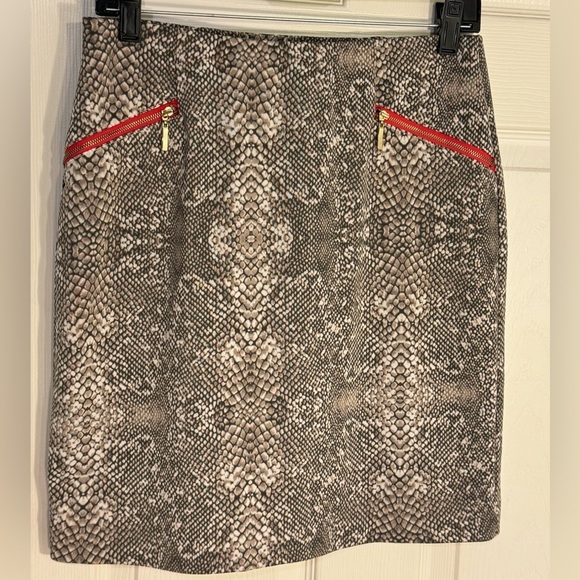 Alfani Knee Length Pencil Skirt Snake Print With Red‎ Zipper Size 8 Petite - Picture 1 of 7